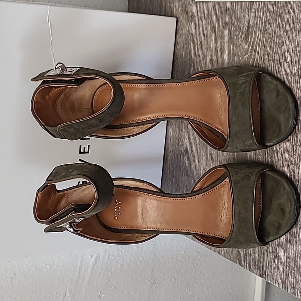 Givenchy size 39
